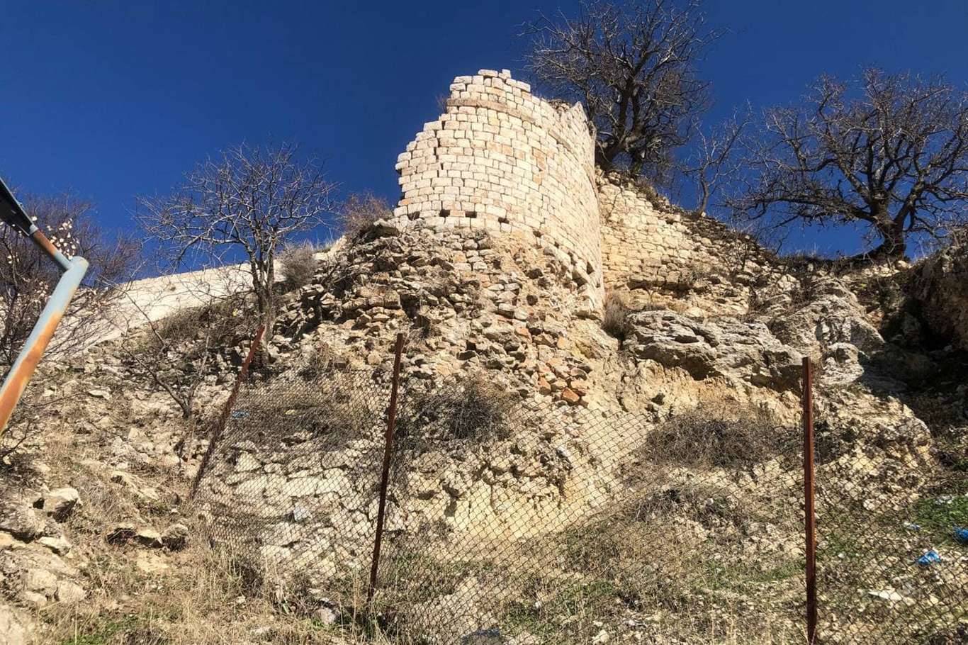 Tarihi Hezo Kalesi madde bağımlılarının mekanı haline geldi
